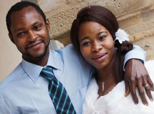 Emmanuel Chidi Namdi, il 36enne nigeriano richiedente asilo in coma irreversibile a Fermo dopo un pestaggio da parte di un ultr‡ 35enne della Fermana, che prima aveva insultato la moglie dandole della "scimmia africana". Lui e la sua compagna Chinyery, di 24 anni, erano arrivati al seminario vescovile di Fermo, che accoglie profughi e migranti, lo scorso settembre.
ANSA/ PER GENTILE CONCESSIONE DI IL REDATTORE SOCIALE ++HO - NO SALES EDITORIAL USE ONLY ++
