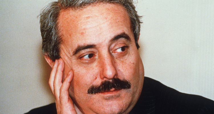 Un' immagine d' archivio di Giovanni Falcone.  Si è concluso con due condanne all'ergastolo per i boss Giuseppe Barranca e Cristoforo Cannella, una a 30 anni per Cosimo D'Amato e una a 12 anni per il pentito Gaspare Spatuzza il processo, celebrato in abbreviato, dal gup di Caltanissetta David Salvucci per la strage di Capaci. 19 novembre 2014.   PAL     ARCHIVIO / ANSA