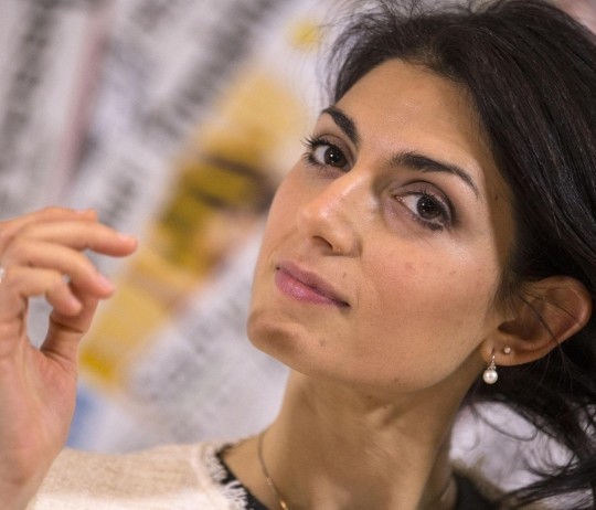 La candidata M5s a sindaco di Roma Virginia Raggi durante la conferenza stampa nella sede dell'Associazione Stampa Estera, Roma, 25 febbraio 2016. 
ANSA/ MASSIMO PERCOSSI