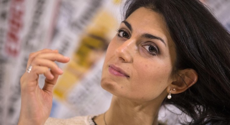 La candidata M5s a sindaco di Roma Virginia Raggi durante la conferenza stampa nella sede dell'Associazione Stampa Estera, Roma, 25 febbraio 2016. 
ANSA/ MASSIMO PERCOSSI