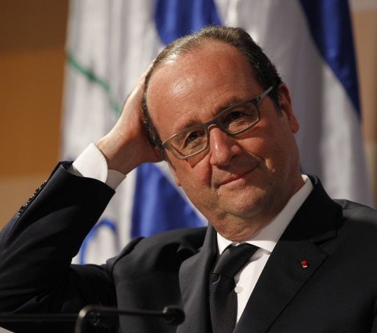 epa05181157 French President Francois Hollande gestures as he speaks during a joint press conference with his Uruguayan counterpart Tabare Vazquez (not pictured) in Montevideo, Uruguay, 25 February 2016. The express visit of Hollande will last only six hours and is the last stop of Hollande's tour in Latin America.  EPA/JUAN IGNACIO MAZZONI