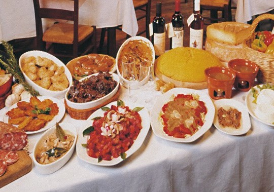 foto di tavola imbandita