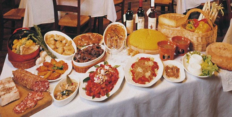 foto di tavola imbandita