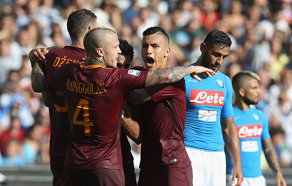 NAPLES, ITALY - OCTOBER 15:  Players of Roma ceebrate the opening goal scored by Edin Dzeko during the Serie A match between SSC Napoli and AS Roma at Stadio San Paolo on October 15, 2016 in Naples, Italy.  (Photo by Maurizio Lagana/Getty Images)