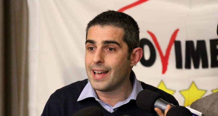 Il sindaco di Parma, Federico Pizzarotti, durantel'incontro con la stampa, Parma, 7 Dicembre 2014. ANSA/ SANDRO CAPATTI