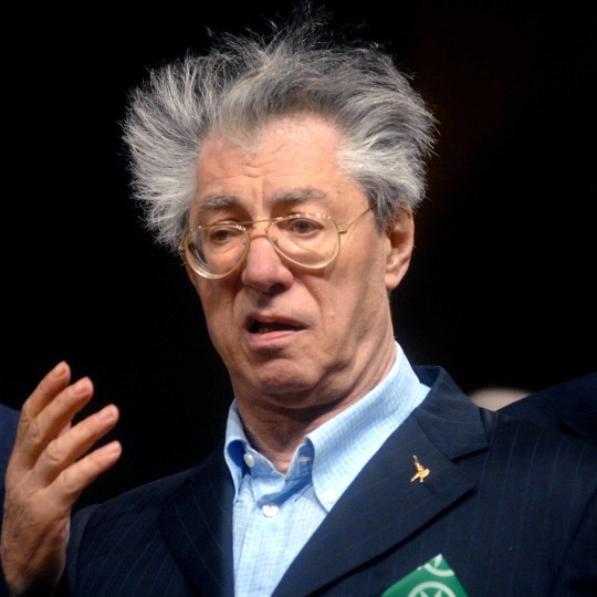 Bologna - 08/05/2011 - il ministro delle Riforme per il Federalismo e leader della Lega Nord Umberto Bossi sul palco di piazza Maggiore con il ministro dell'Economia e Finanze Giulio Tremonti a sostegno della campagna elettorale del leghista Manes Bernardini candidato a sindaco della città di Bologna alle prossime elezioni amministrative (Roberto Serra / Iguana Press)