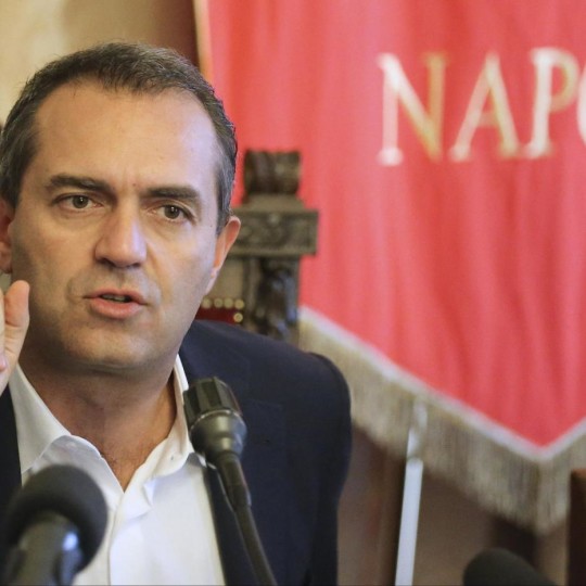 Foto LaPresse/Marco Cantile
Napoli, 22/10/2015  (IT)  
Politica
Conferenza stampa Luigi de Magistris in merito all'assoluzione nel processo "Why Not" che lo vedeva coinvolto.
Nella foto: Luigi de Magistris durante la conferenza stampa
