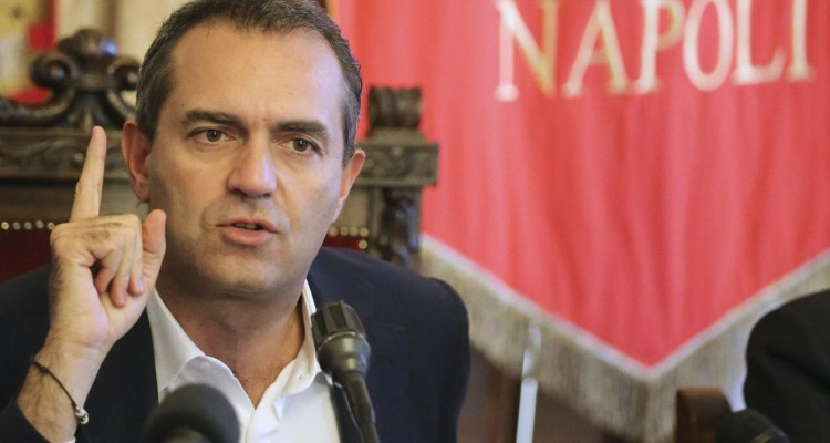 Foto LaPresse/Marco Cantile
Napoli, 22/10/2015  (IT)  
Politica
Conferenza stampa Luigi de Magistris in merito all'assoluzione nel processo "Why Not" che lo vedeva coinvolto.
Nella foto: Luigi de Magistris durante la conferenza stampa