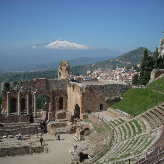 Area-archeologica-a-Taormina-Teatro-Greco-Romano