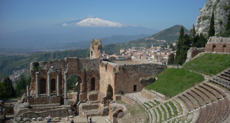 Area-archeologica-a-Taormina-Teatro-Greco-Romano