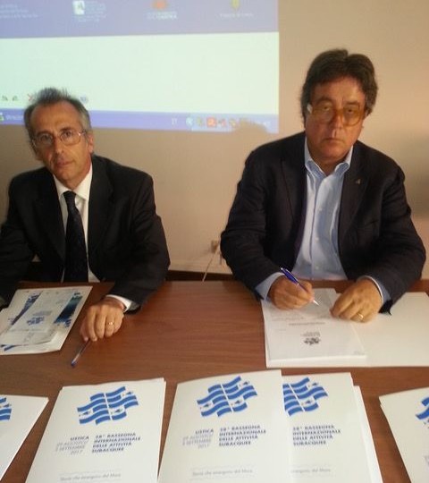 Il Sindaco di Ustica Attilio Licciardi e il Presidente dell’Accademia Internazionale di Scienze e Tecniche Subacquee pg