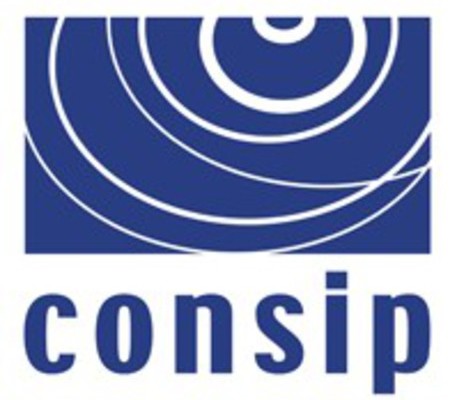 Un distributore di benzina a Roma, 01 ottobre 2013.   ANSA / ETTORE FERRARI