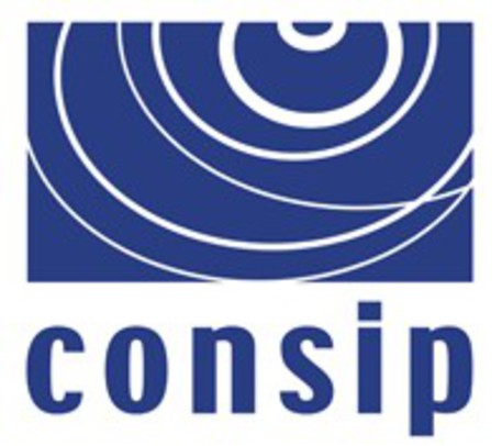 Un distributore di benzina a Roma, 01 ottobre 2013.   ANSA / ETTORE FERRARI